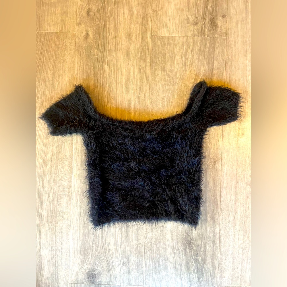 Forever 21 black off the shoulder fur crop top size small